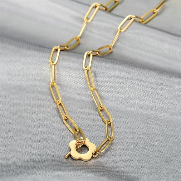 14k gold plated Paper clip chained flower necklace - Picture 5 of 6